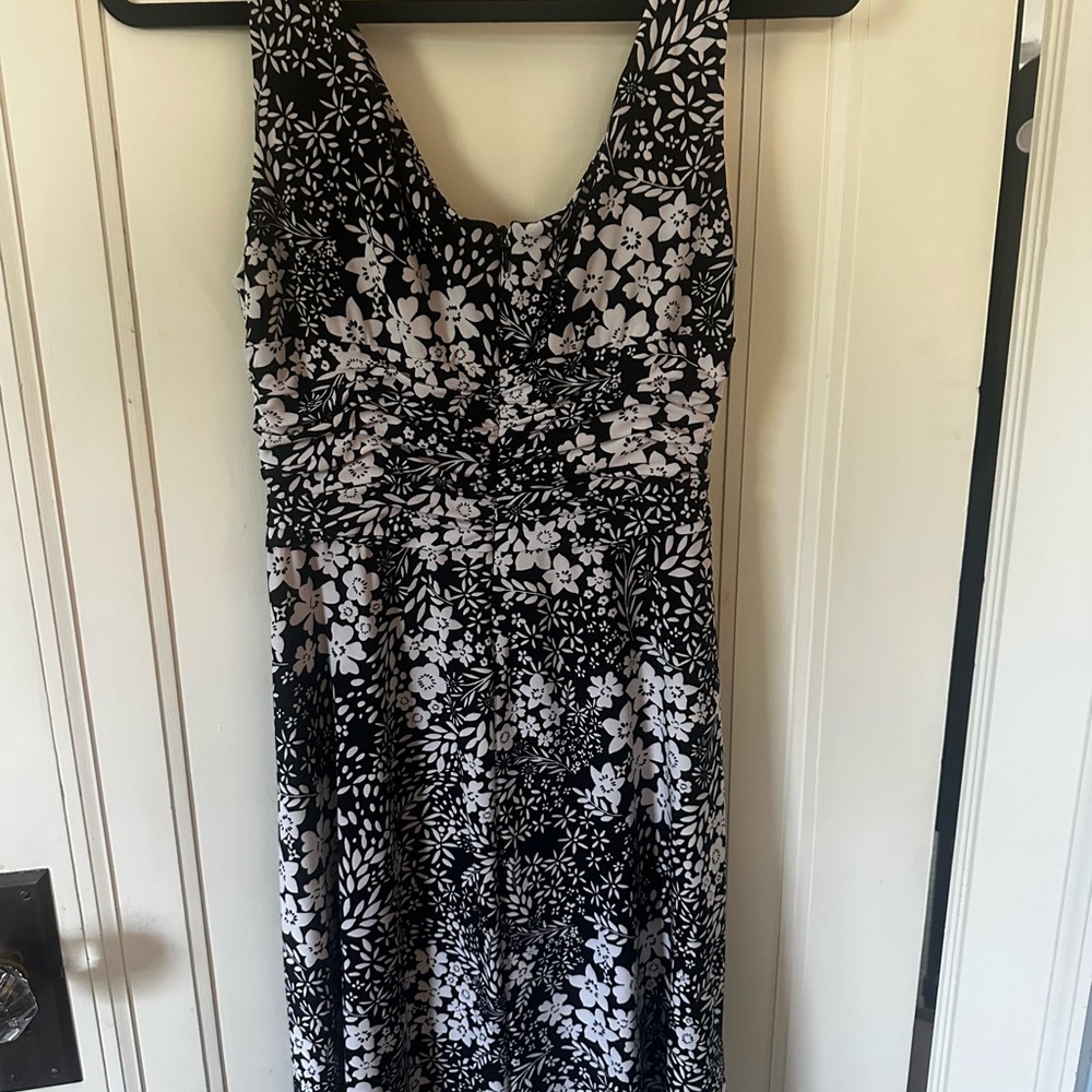 Jones New York Black and White Floral Faux Wrap V-neck Dress